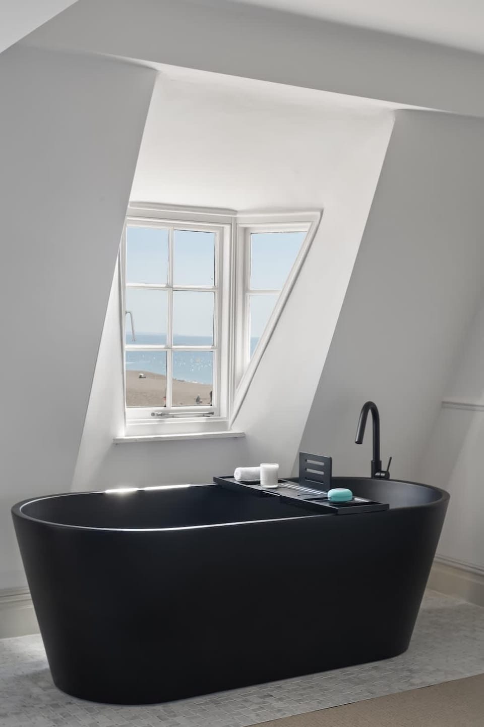 Beautiful Apartment on Pier Sea Views & Parking Apartment in Bridport Harbour