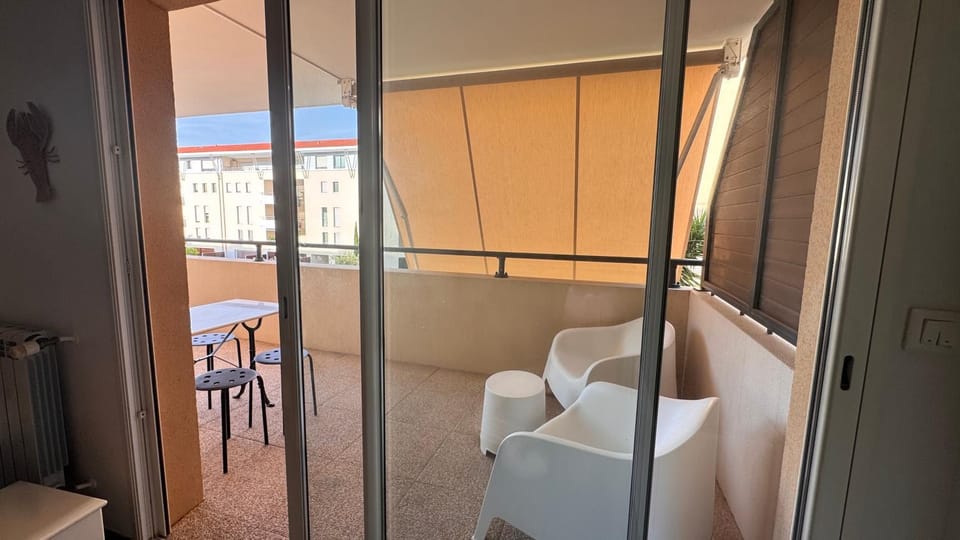 View (from property/room), Balcony/Terrace, Living room, Seating area, Dining area