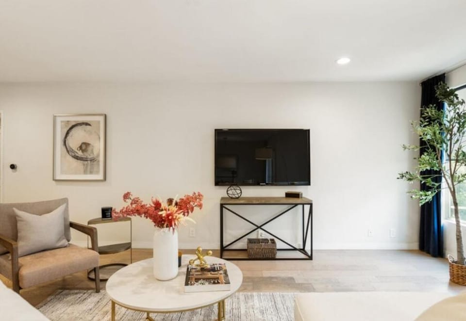 Spacious West Hollywood Two Bedroom with Balcony Apartment in West Hollywood