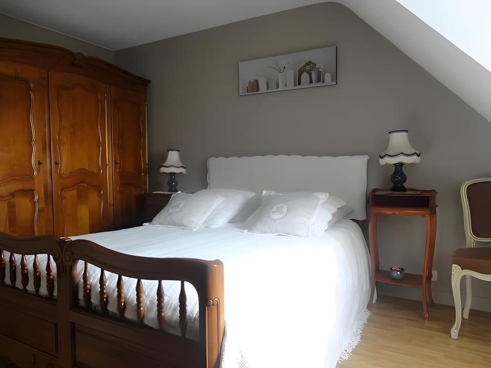 Property building, Living room, Bedroom