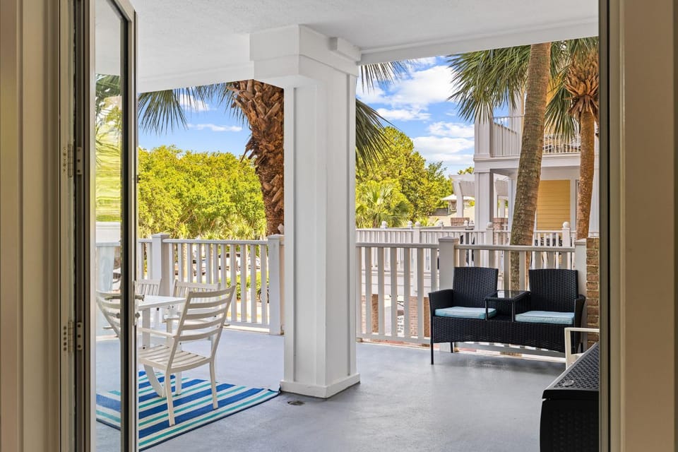 Baytowne Wharf Condo-Large Private Balcony-Beach House in Miramar Beach
