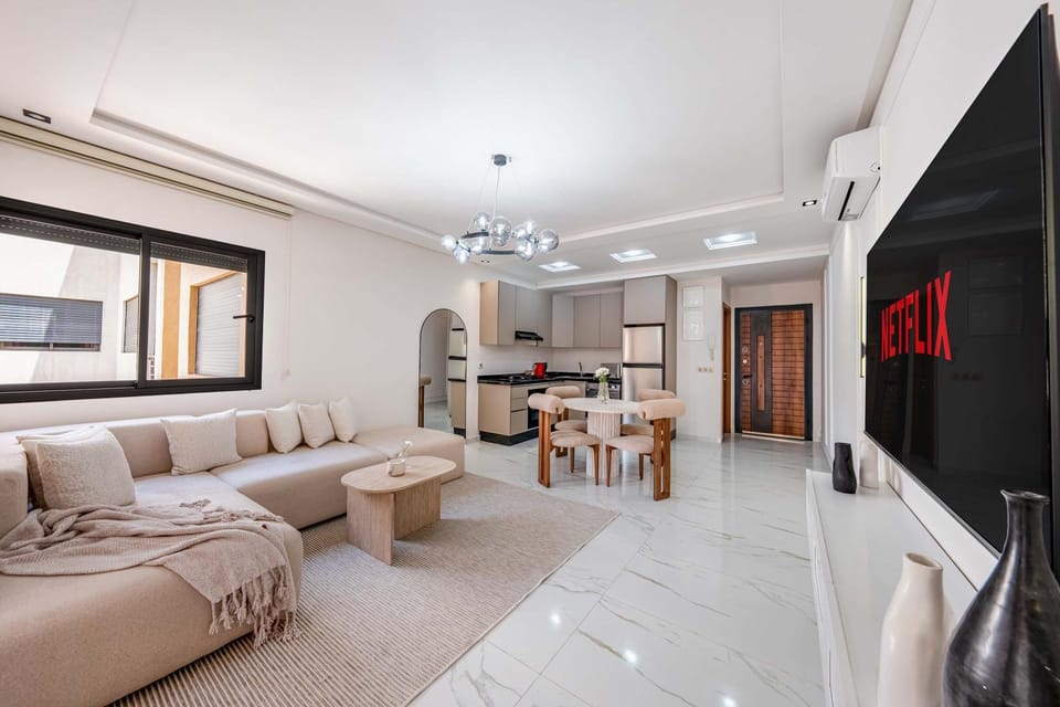 Beautiful 2 BDR with Mountain View in Victor Hugo Apartment in Marrakesh