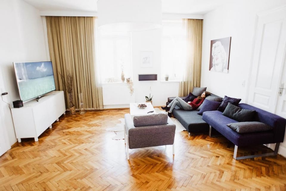 Huge Central Designer Loft with Tyrolean Flair Apartment in Innsbruck