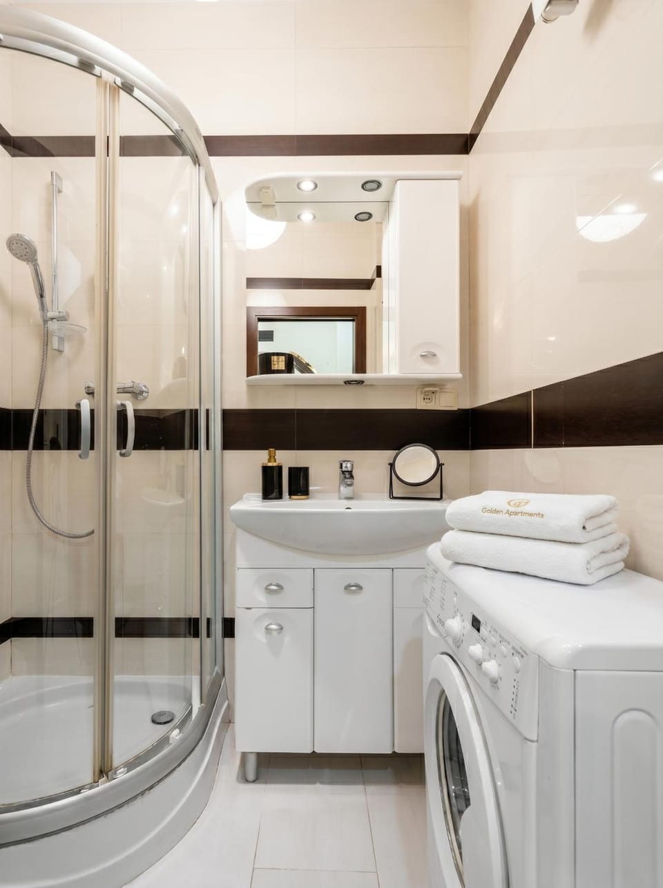 Shower, Bathroom, Bath, towels, washing machine, dryer