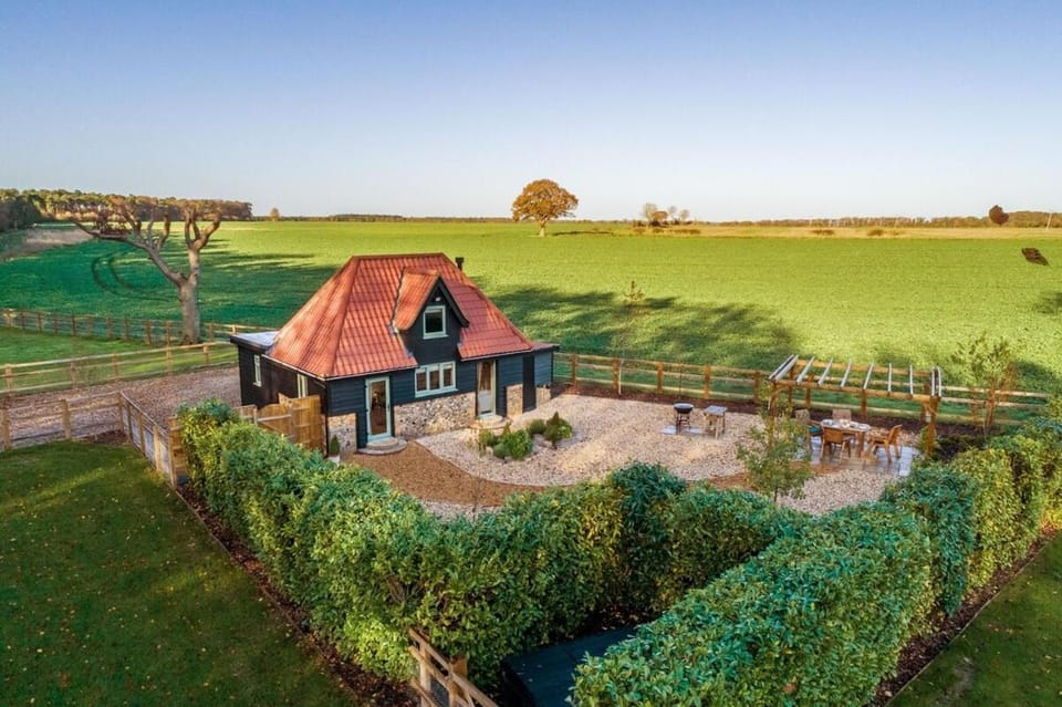 Bumblebee Cottage House in Forest Heath District