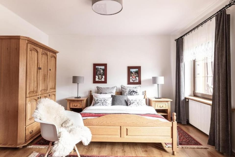Bed, Living room, Photo of the whole room, Seating area, Bedroom, wardrobe