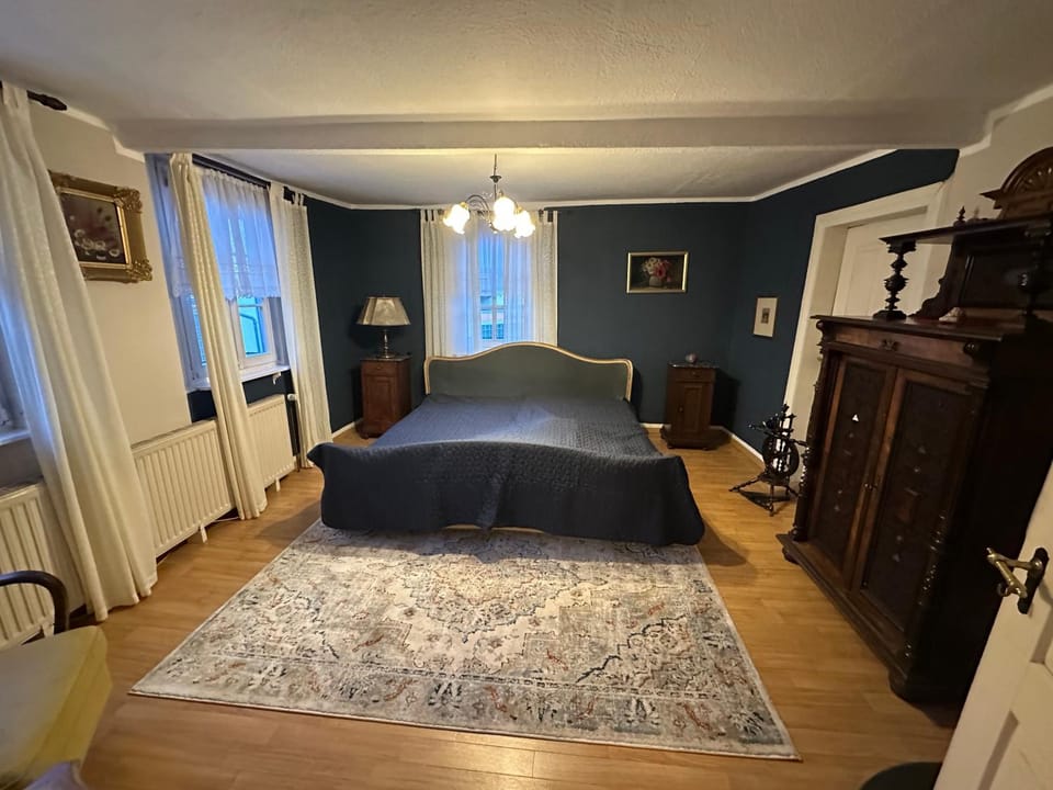 Photo of the whole room, Bedroom