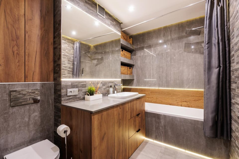 Shower, Toilet, Bathroom, Decorative detail, Bath, towels