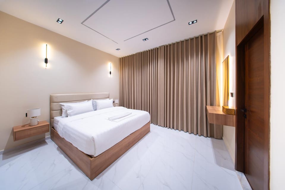 Bed, Photo of the whole room, Bedroom