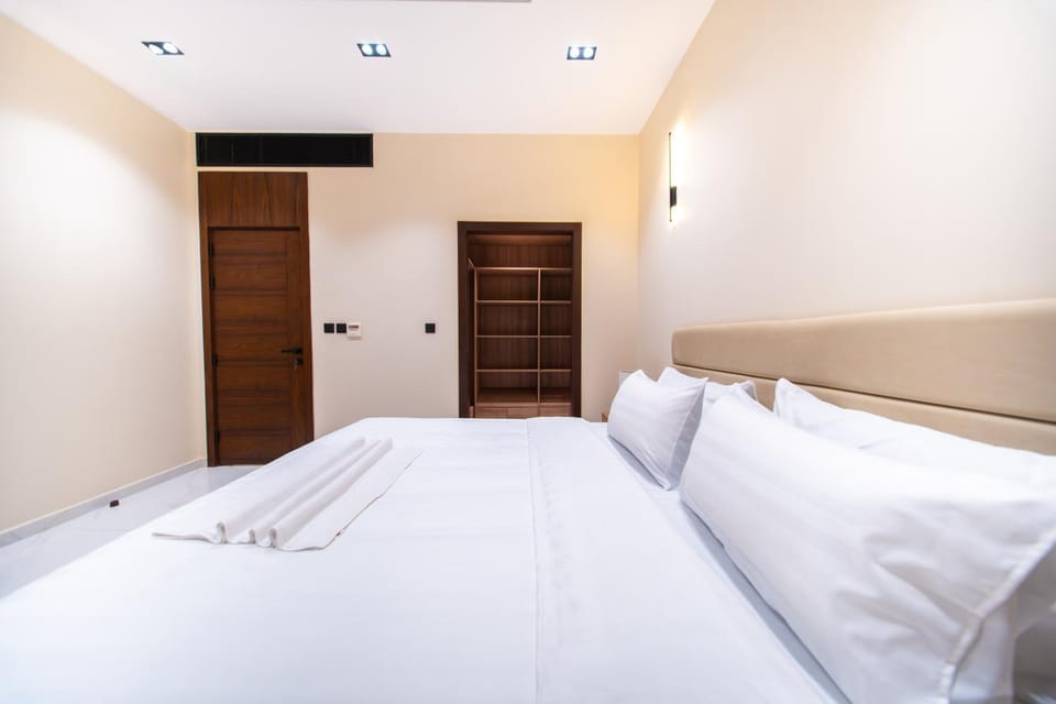 Bed, Photo of the whole room, Bedroom, wardrobe