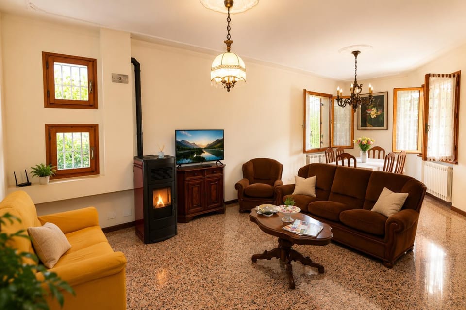 Communal lounge/ TV room, TV and multimedia, Living room