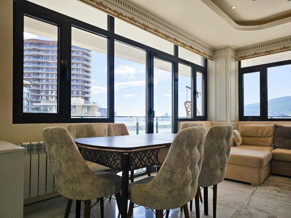 Luxury & Ample 1-Bedroom City-Center - Amazing Balcony - GreenHill Residence Apartment in Tbilisi, Georgia