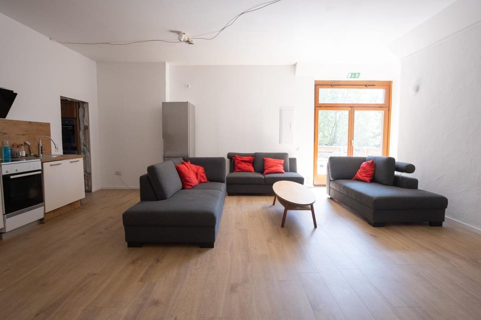 Kitchen or kitchenette, Seating area