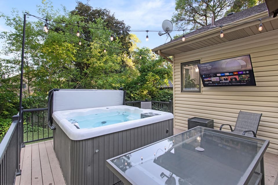 Jenkins Retreat-5BR, hot tub, theater, near TPC NSC House in Blaine