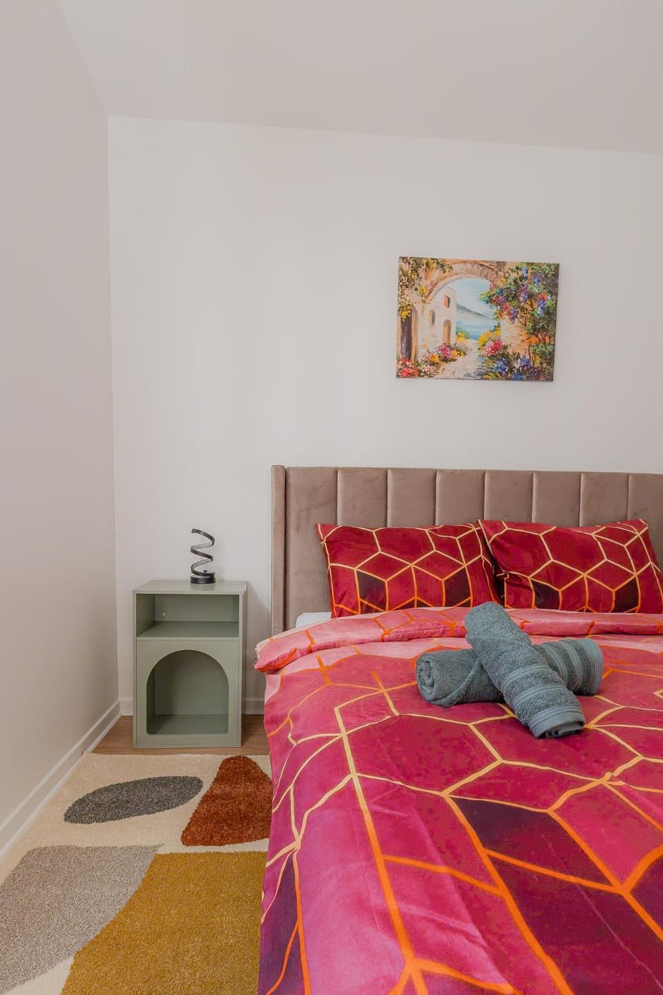Bed, Photo of the whole room, Bedroom, towels