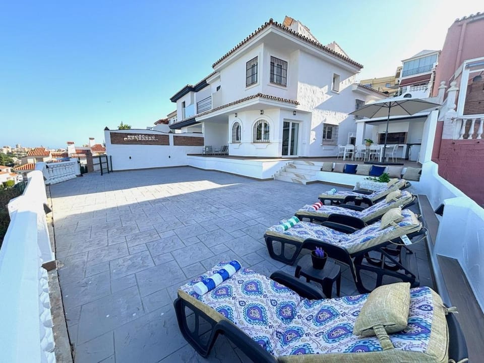 Evans Realty DJ - Villa Lujo&Parking&Terraza&BBQ Villa in Fuengirola