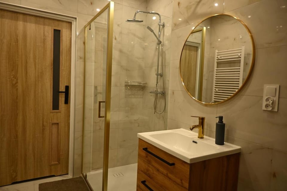 Shower, Bathroom, towels