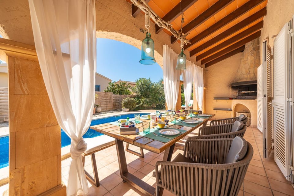 Balcony/Terrace, Dining area, Pool view