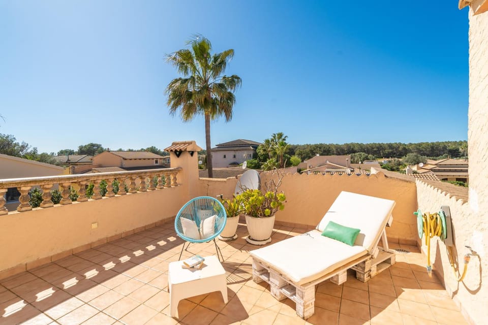 Balcony/Terrace, sunbed