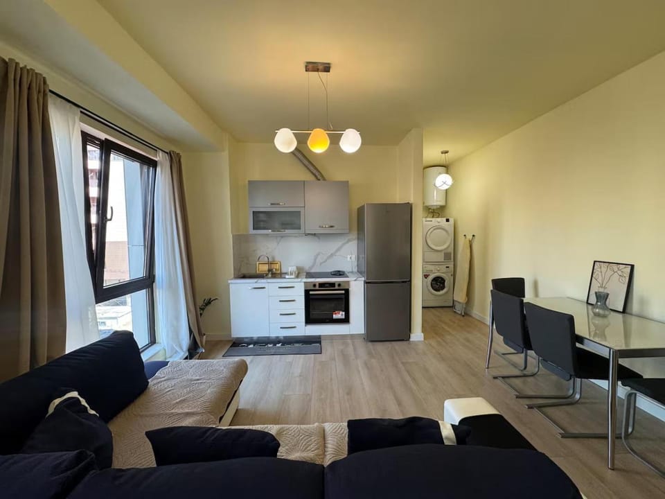 TV and multimedia, Kitchen or kitchenette, Living room, Seating area, Dining area