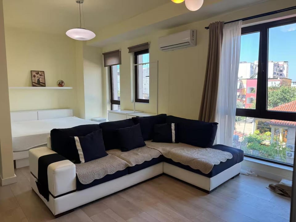 Bed, Living room, Seating area, Bedroom, internet, air conditioner