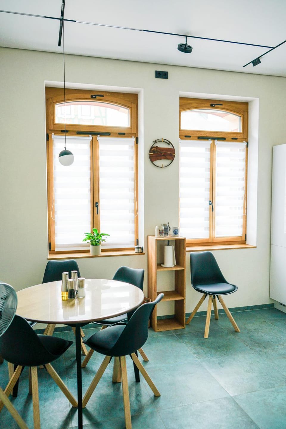 Seating area, Dining area