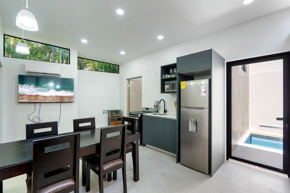 Casa Margarita Apt 2BR w Plunge Pool, Tamarindo Apartment hotel in Playa Langosta