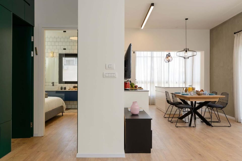TV and multimedia, Kitchen or kitchenette, Seating area, Bedroom