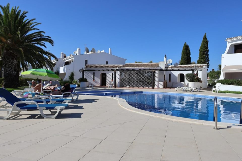 Bright 2-BR Apt with Spacious Terrace & Sea Views Apartment in Carvoeiro