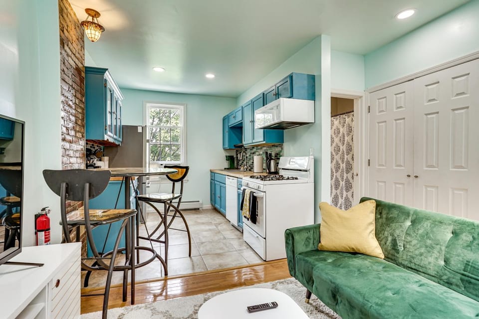 Walk to HBLR & Liberty State Park: Jersey City Apt Apartment in Jersey City