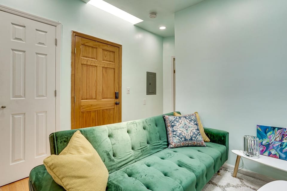 Walk to HBLR & Liberty State Park: Jersey City Apt Apartment in Jersey City