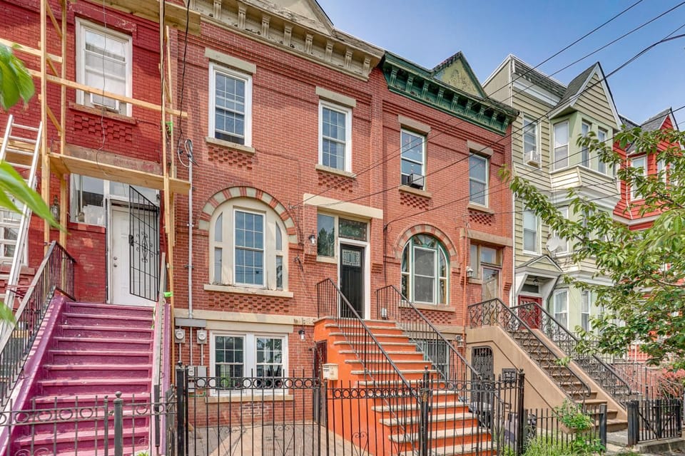 Walk to HBLR & Liberty State Park: Jersey City Apt Apartment in Jersey City