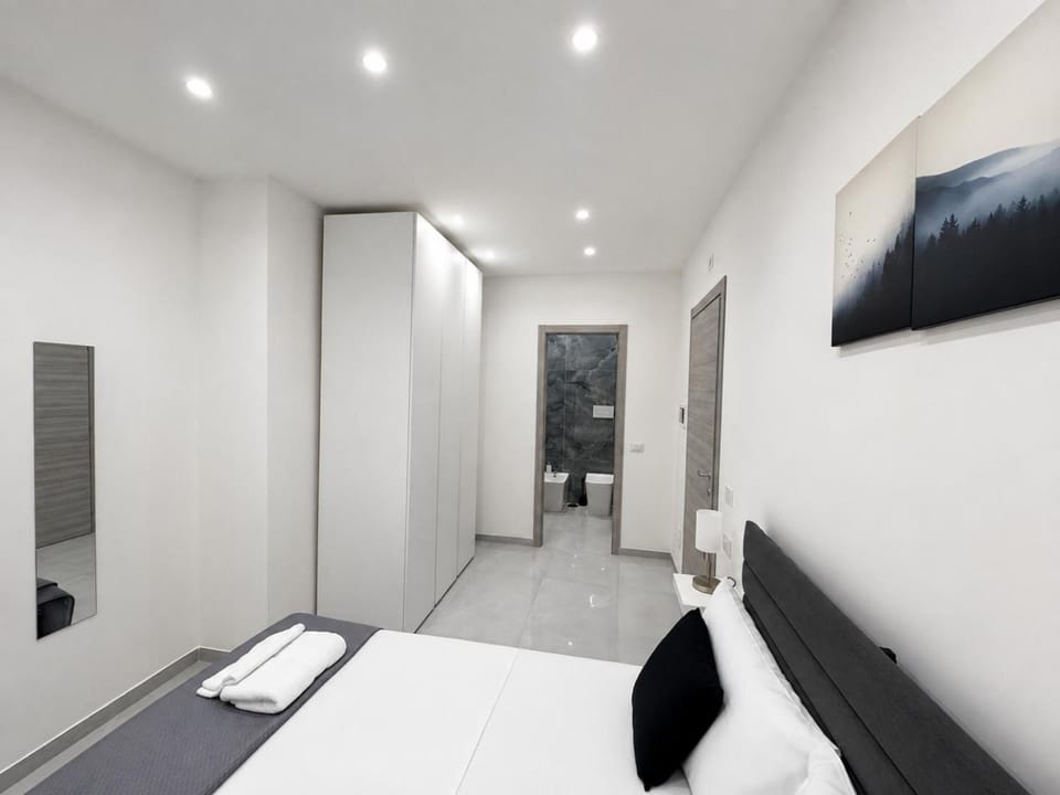 Bed, Photo of the whole room, Bedroom, wardrobe