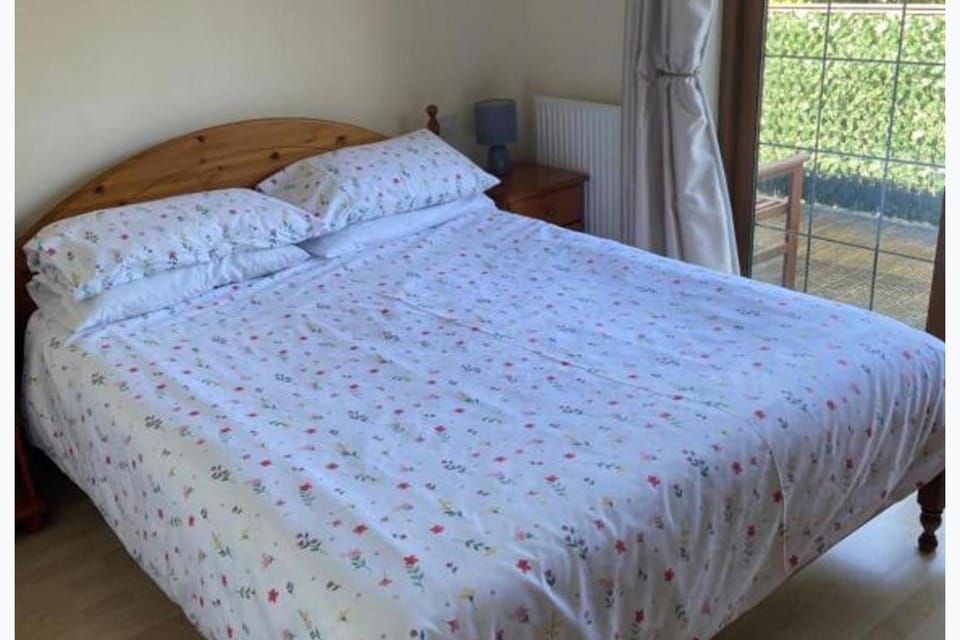 2-Bed - Sleeps 4 - Free Parking & Ev charging Apartment in Wadebridge