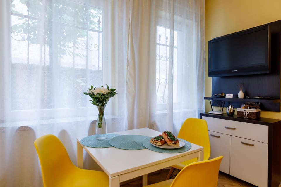 TV and multimedia, Photo of the whole room, Dining area