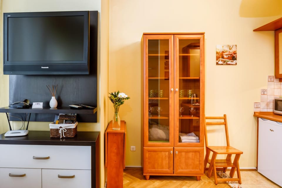 TV and multimedia, Photo of the whole room