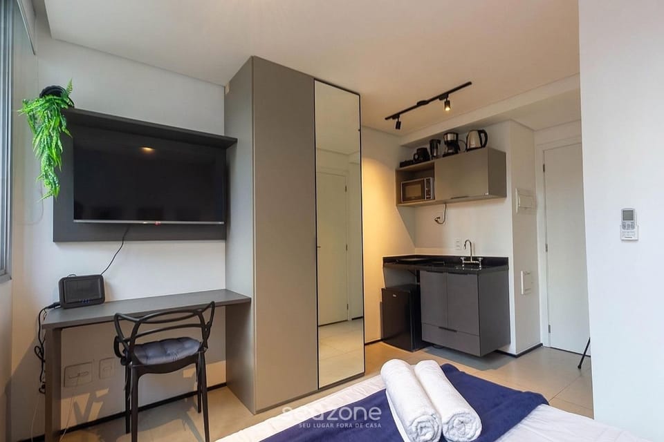 Bed, TV and multimedia, View (from property/room), Kitchen or kitchenette, Seating area, Bedroom