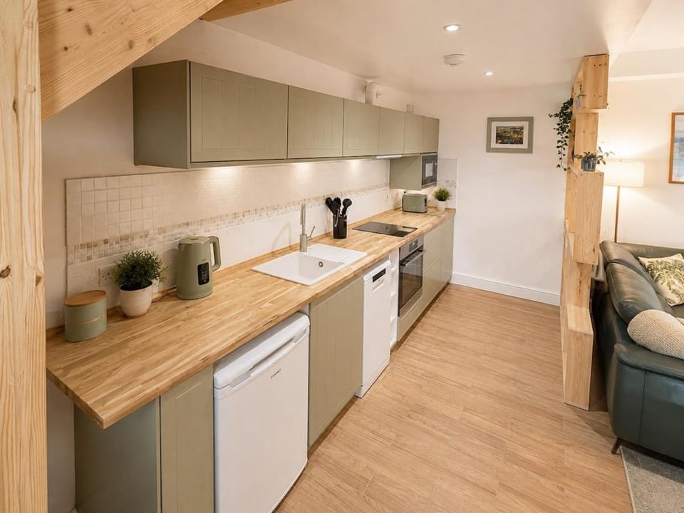 Coffee/tea facilities, Kitchen or kitchenette, dishwasher, oven, toaster