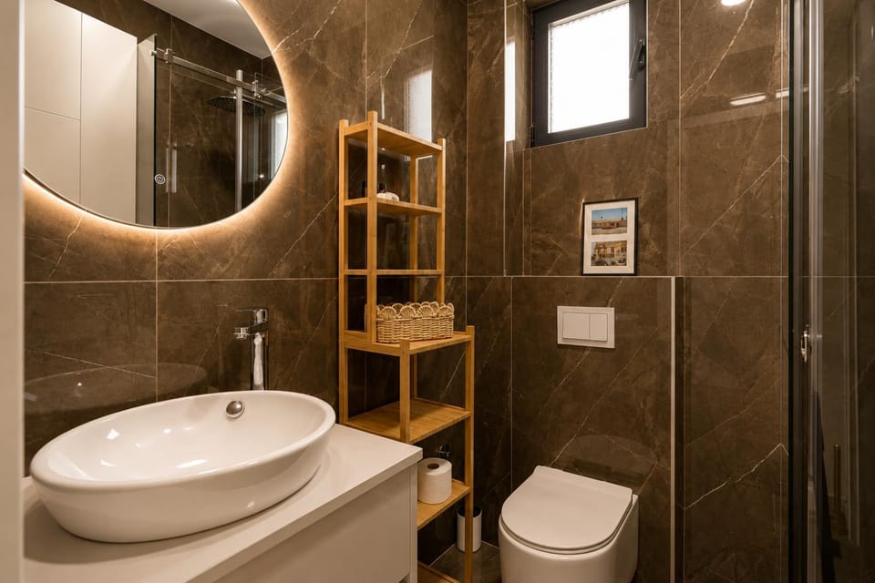 Shower, Toilet, towels