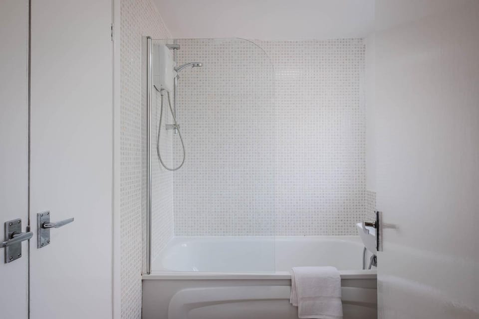 Modern 3 Bedroom House With WiFi House in Northampton