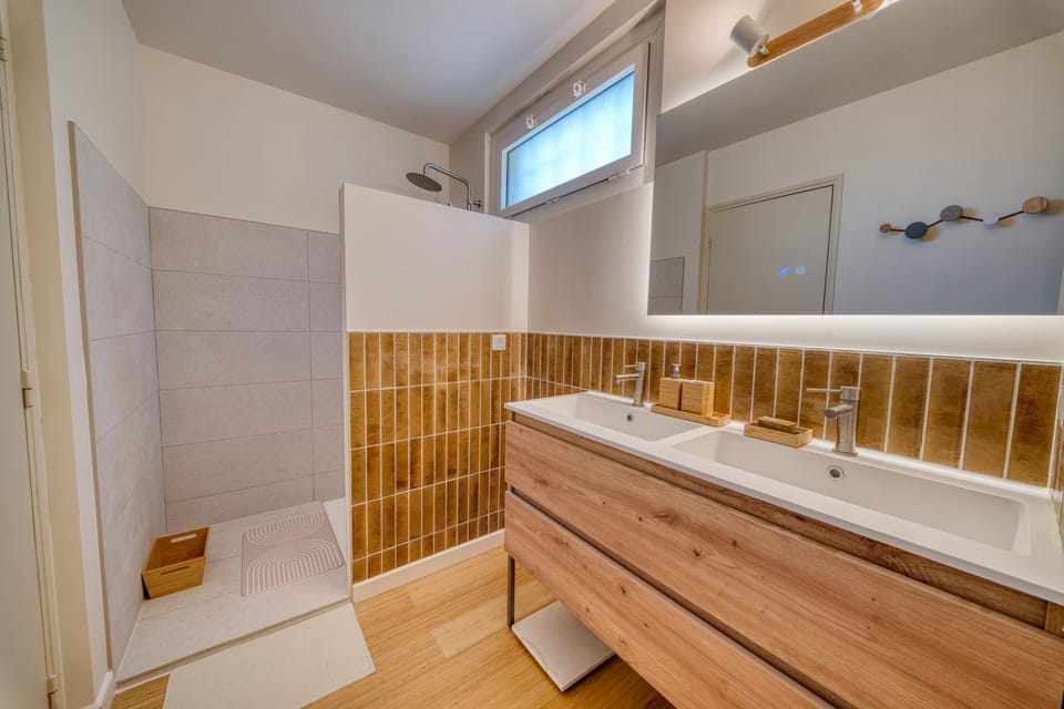 Shower, Bathroom, towels