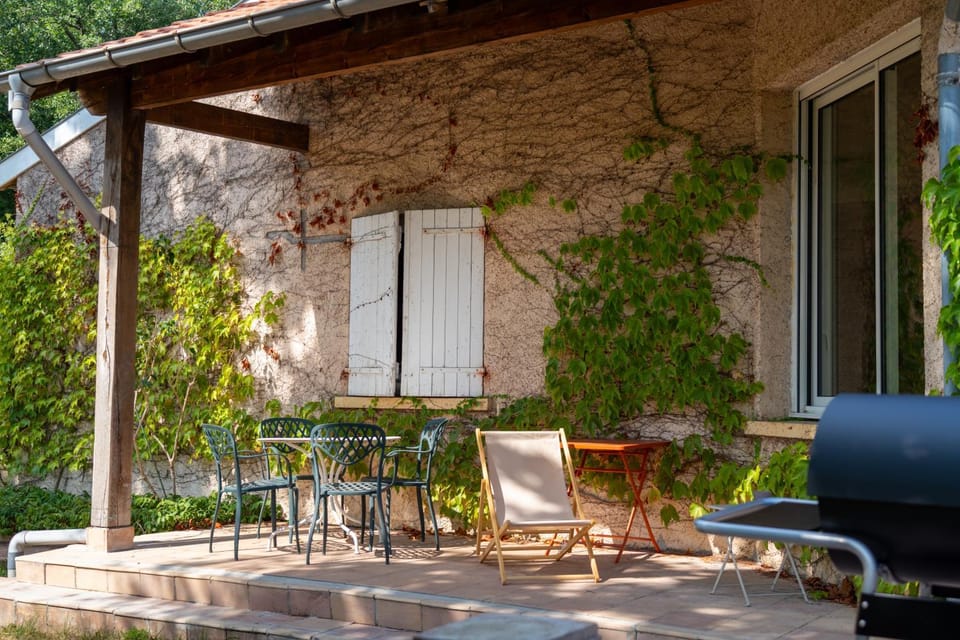 Patio, Spring, Day, Garden, View (from property/room), Balcony/Terrace, Dining area