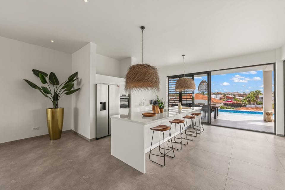 Coffee/tea facilities, Kitchen or kitchenette, dishwasher, oven, stove