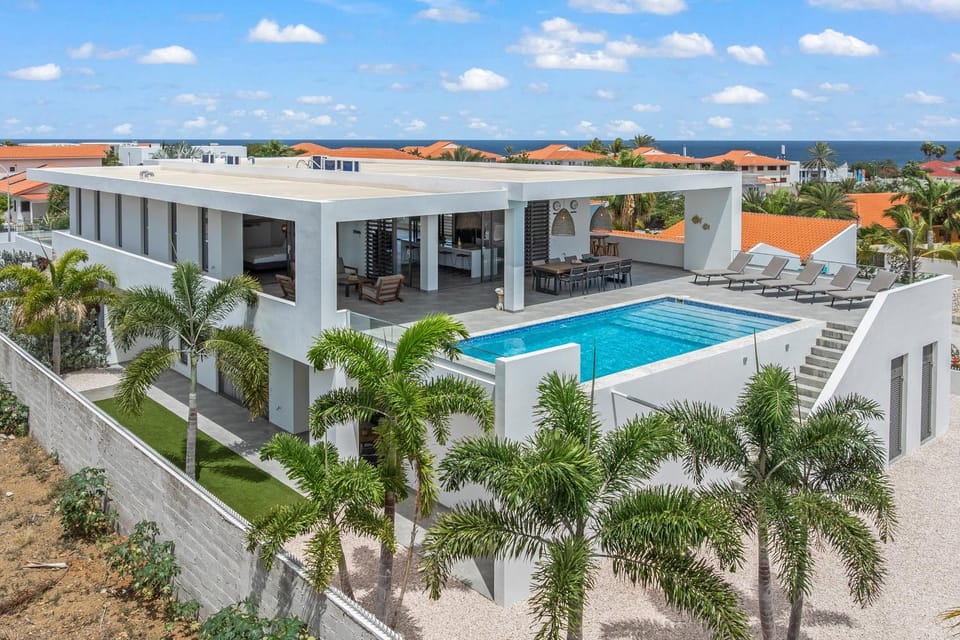 Property building, Sea view, Swimming pool