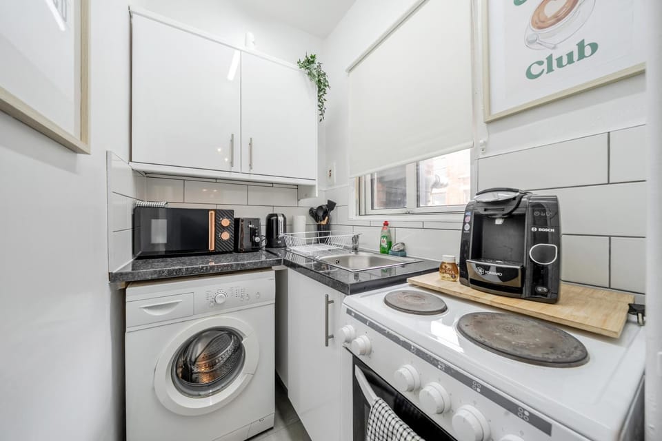 Coffee/tea facilities, Kitchen or kitchenette, oven