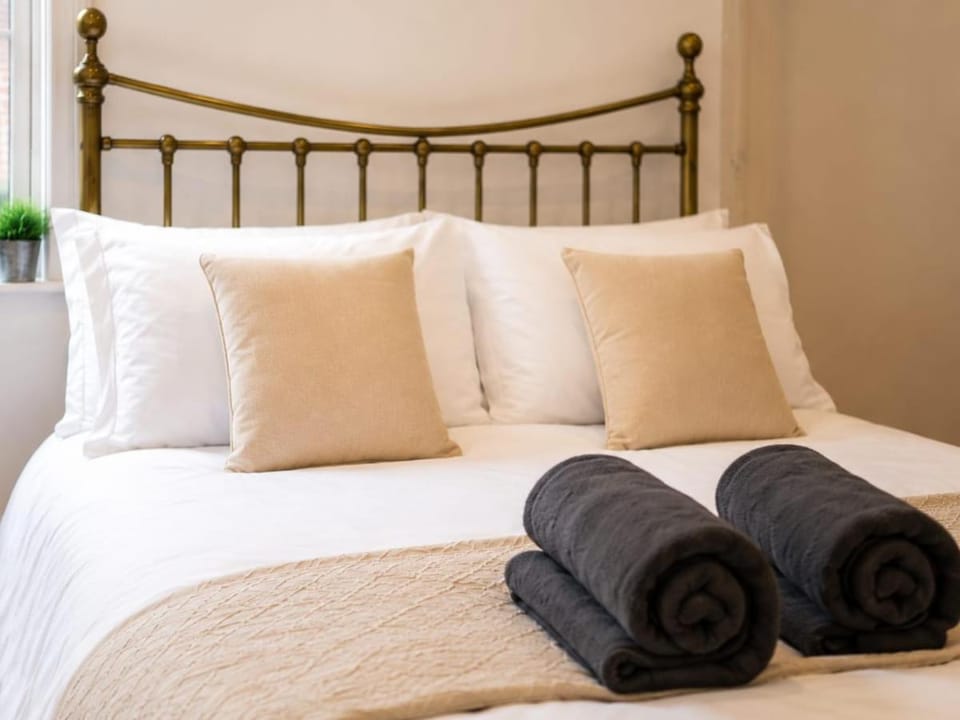 Modern Studio Escape Private Kitchen & Ensuite Apartment in Preston