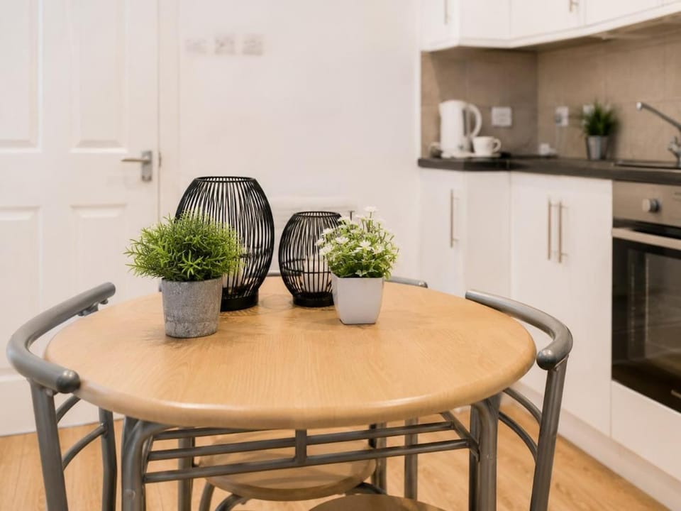 Modern Studio Escape Private Kitchen & Ensuite Apartment in Preston