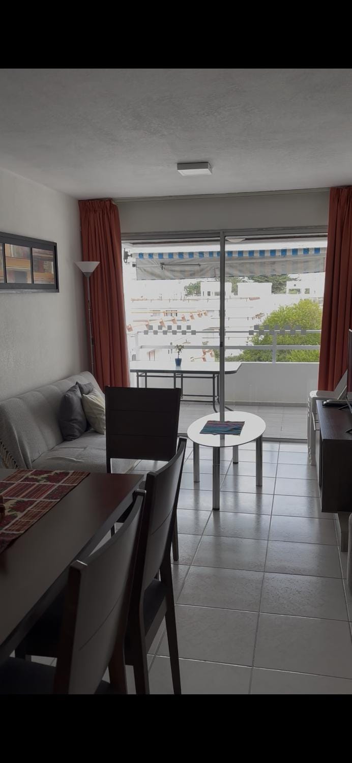 Lindo Apartamento en Punta del Este, ideal para 1 a 3 personas, terraza, parrillero propio y cochera Apartment in Punta del Este