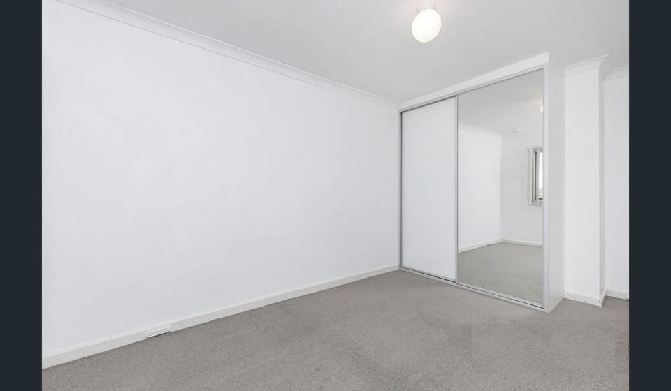 Girrawheen - Room2 in a shared house Bed and Breakfast in Perth