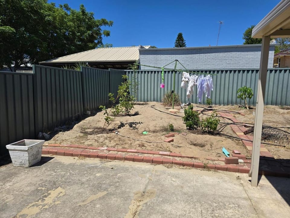 Girrawheen - Room2 in a shared house Bed and Breakfast in Perth
